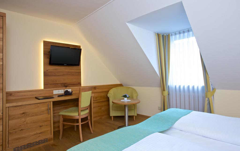 Hotel Am Schlossberg Erding Bagian luar foto